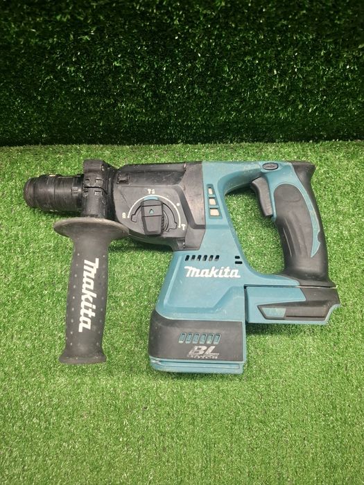 Безчетков перфоратор на Makita DHR243