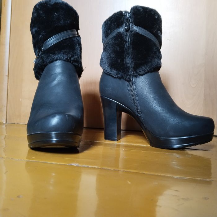 Новые женские сапоги