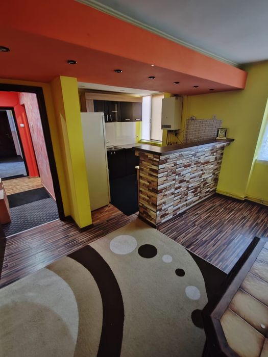 Închiriez  apartament