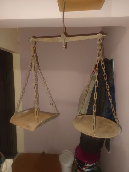 Vând Cantar Vitange făcut din scuturi romane