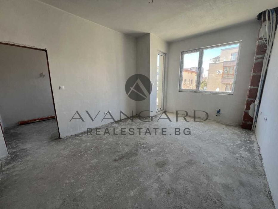 оф.22530 Триетажна Къща с АКТ 16 Остромила