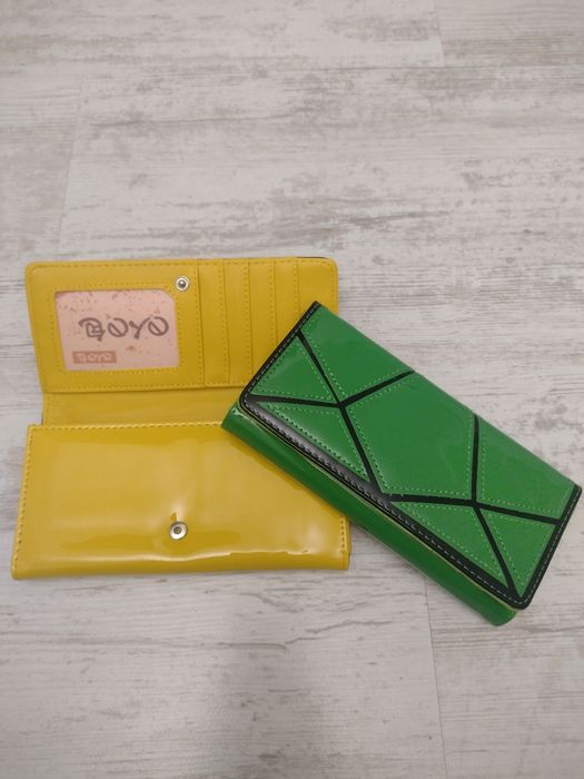 Дамско лачено портмоне 2 броя