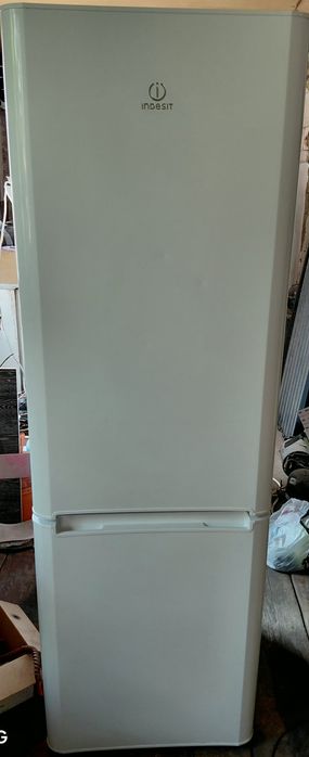 Продам холодильник INDESIT