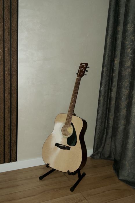 Акустическая гитара YAMAHA