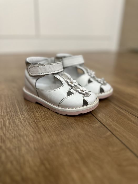 Сандали на девочку