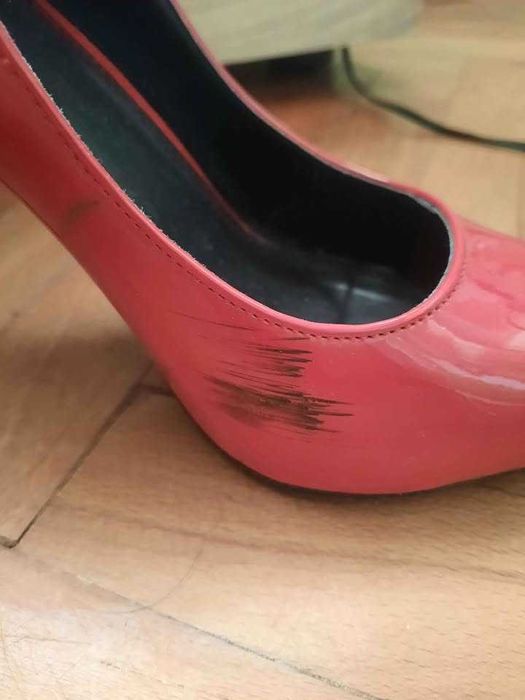 Червени токчета 39ти номер