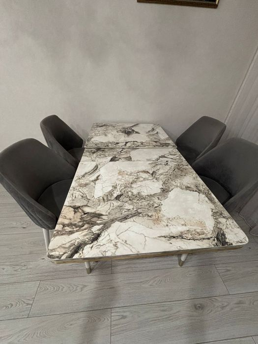 Стол со стульями