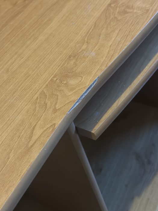 Продам  компьютерный стол из дерева