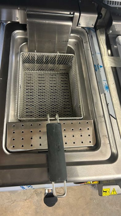 Двоен електрически фритюрник 12 + 12 литра.