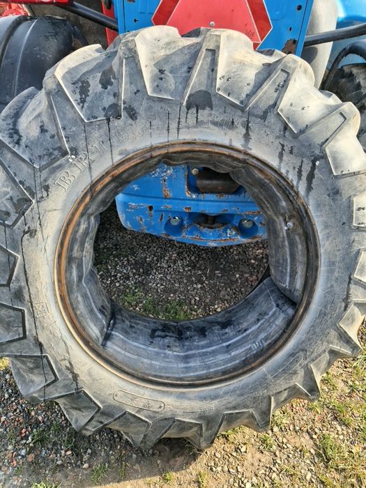 Гуми 13.6-28 и 16.9R30