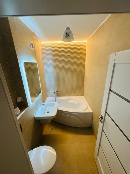 Închiriez Garsoniera noua tip Studio centrală, cu parcare