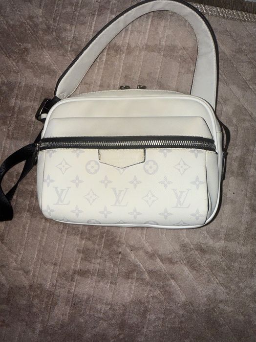 Borsetă Louis Vuitton