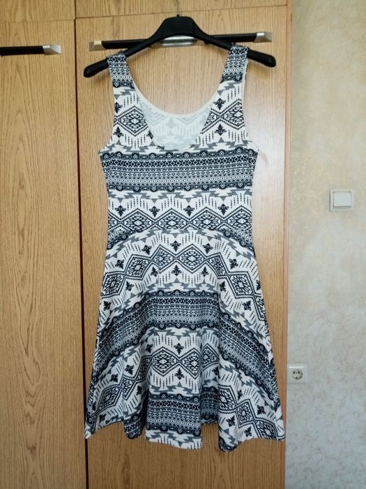 Продавам чисто нова рокличка H&М размер S