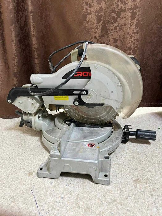 Торцовочная пила Crown CT15208