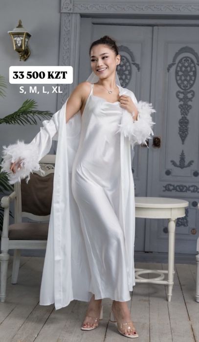 Продам белый атласный халат