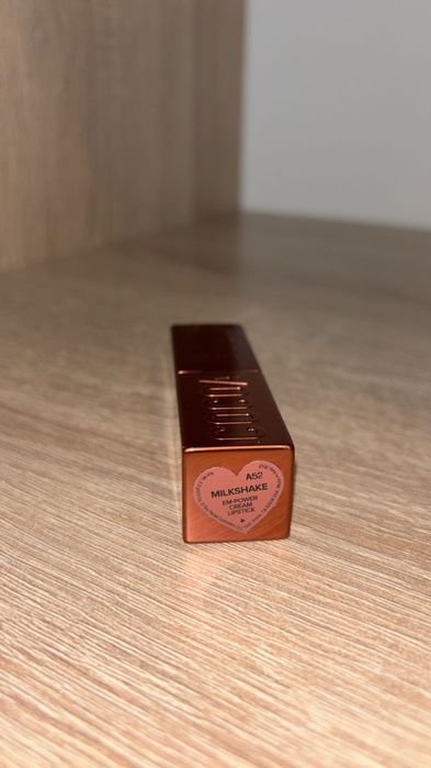 Ruj Too Faced - BOLD COCOA , nuanța milkshake