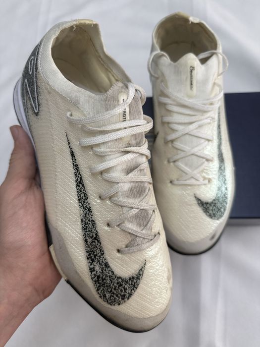 Nike butsi 39 razmer