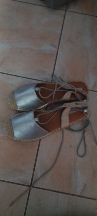 Vând încălțăminte mărimea 38
