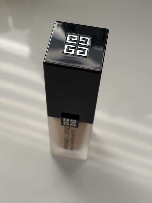 Матиращ фон дьо тен Givenchy Prisme Libre Skin-Caring Matte