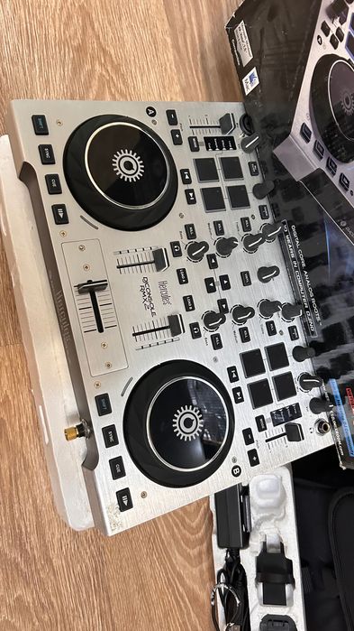 Dj-контроллер HERCULES RMX2