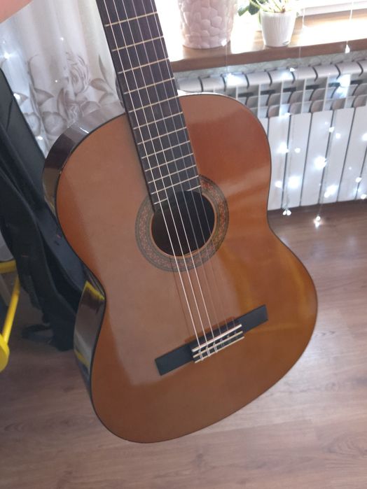 Гитара Yamaha C40, с чехлом