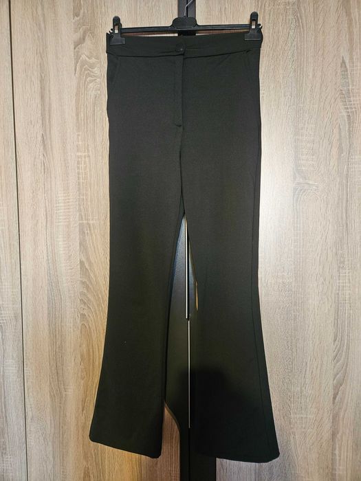 Дамски черен костюм