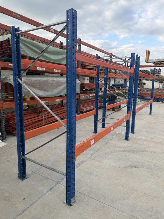 Raft metalic pentru depozitare