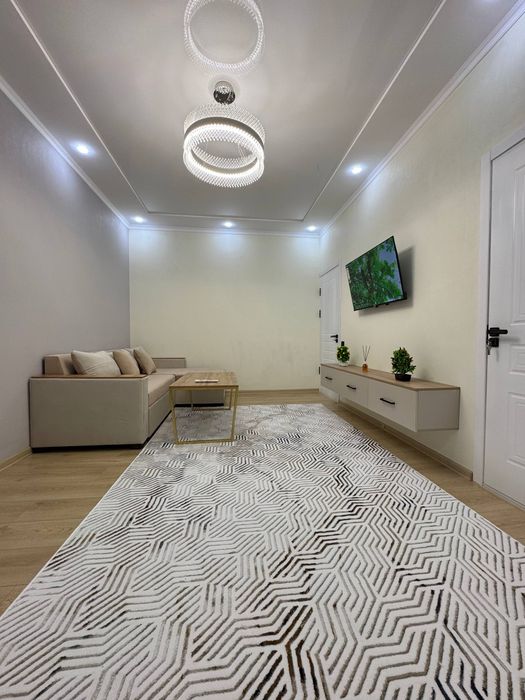 Чиланзар 7 квартал  1/4/4. Мебель и Техника