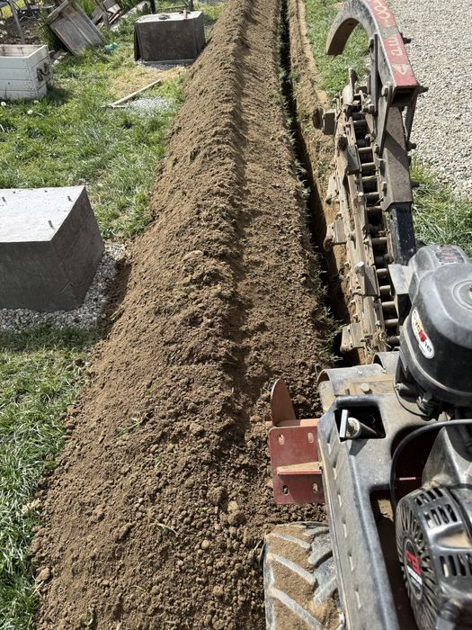 Inchiriez miniexcavator Caterpilar 1,9t, trancher provesional,rem baculabila, mai, dr