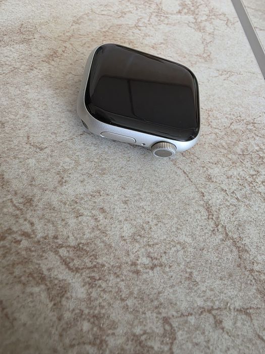 Apple Watch Series 8 – 41 мм Silver Aluminum + много каишки