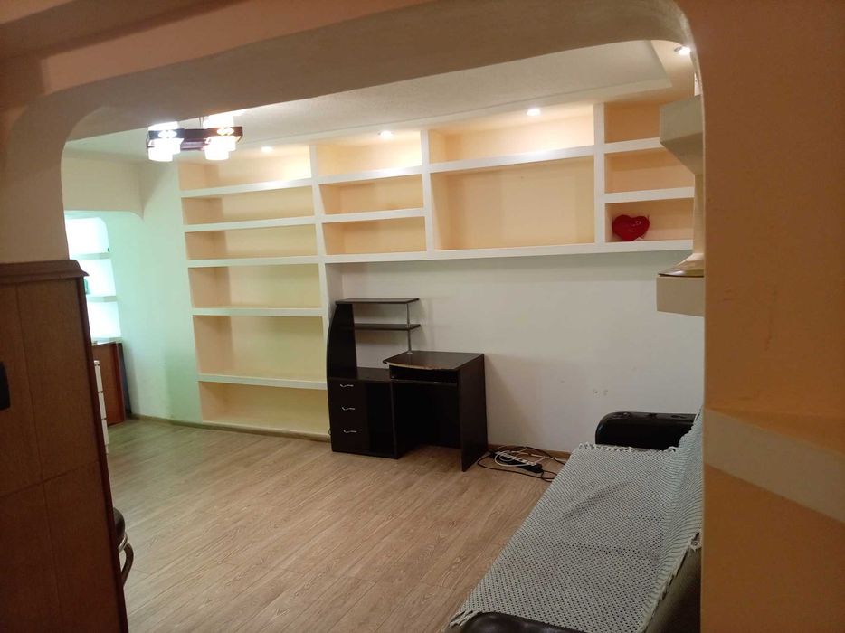 Inchiriez apartament 2 camere Slobozia, Ialomita, MB-uri, decomandat, mobilat si utiliat, clasa energetica A, izolat, obloane, apa si gaz separat.