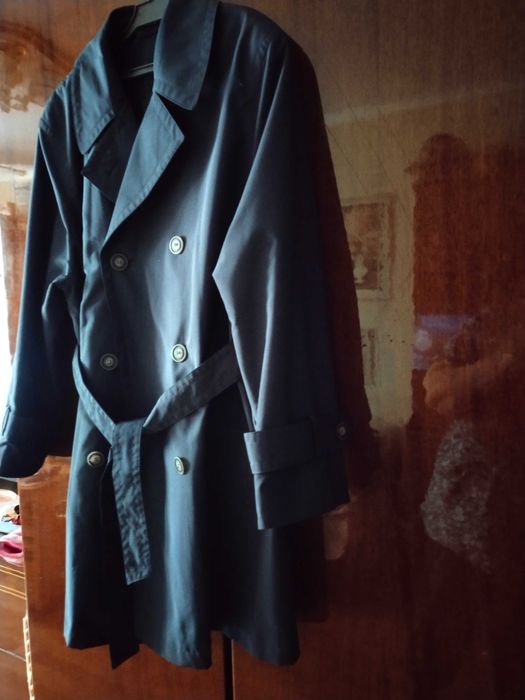 плащ до середины бедра