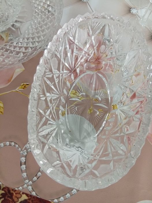 Продается хрустальная ваза под салат