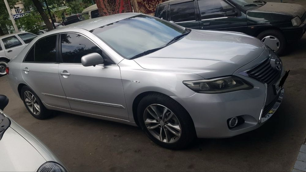 Toyota camry yili 2007 prapan gazlari bor