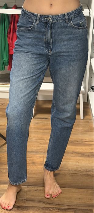 Свободен модел дънки Zara