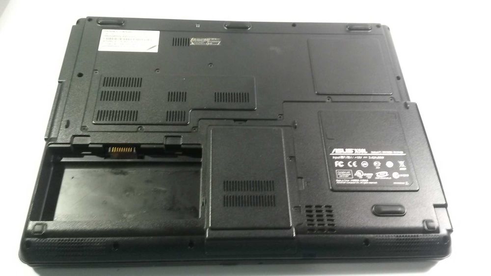 Лаптоп ASUS X58L за части или ремонт (цена за целия лаптоп)