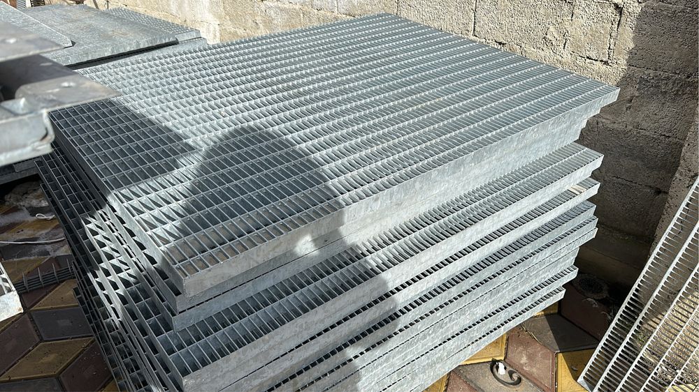 Grilaje zincate trepte