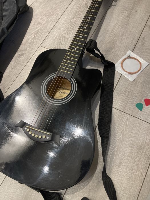 Гитара черная хорошая