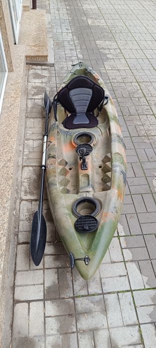 Продавам Каяк 2.95м