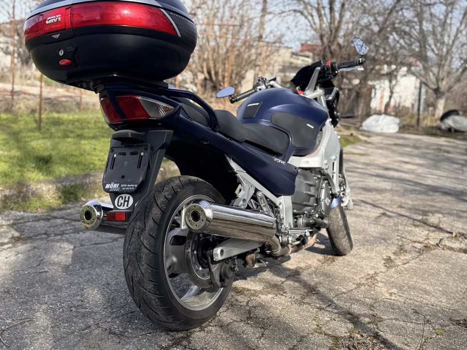 Yamaha FJR 1300 street fighter.бартер