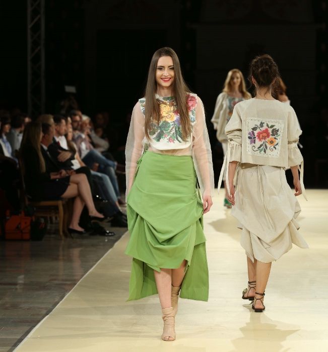 Vesta broderie manuala, Nicoleta Obis, marime universala, noua