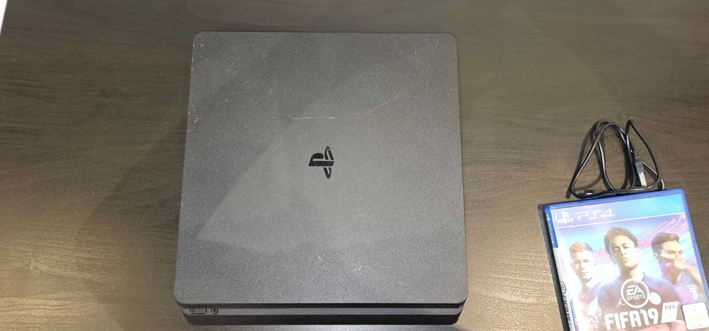 Play Station 4 slim