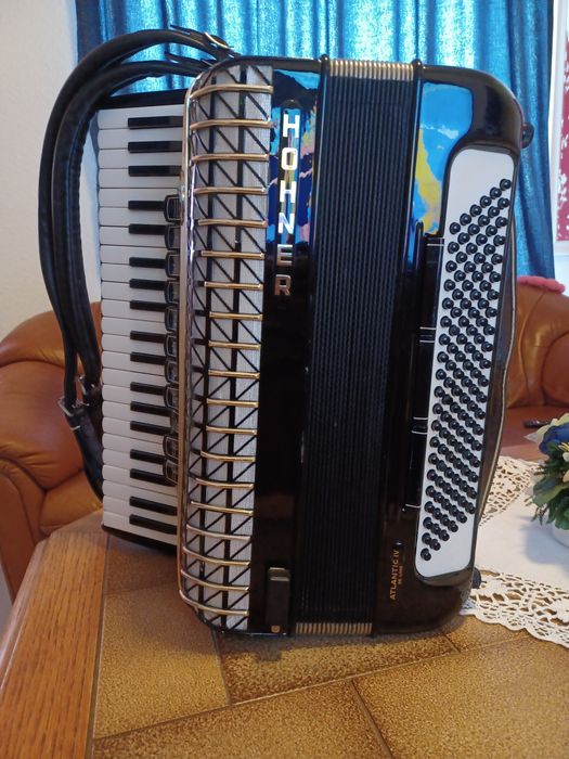 Vând acordeon hohner