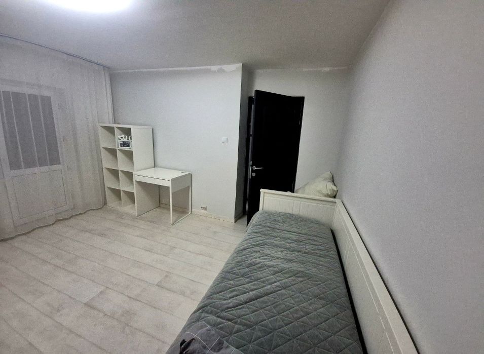 Vand/ Inchiriez   Apartament 4 camere, langa AXA Cafe
