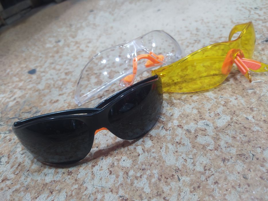 Optika ko'z oynak