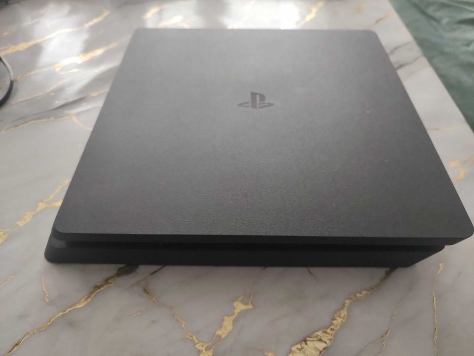Playstation 4 slim