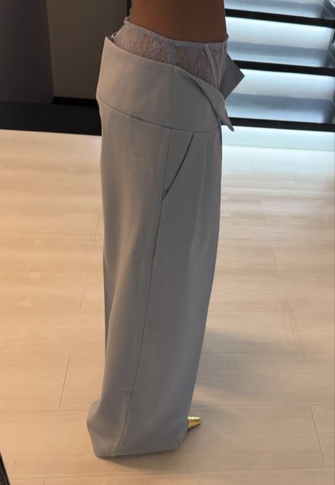 Pantaloni cu corset din dantela