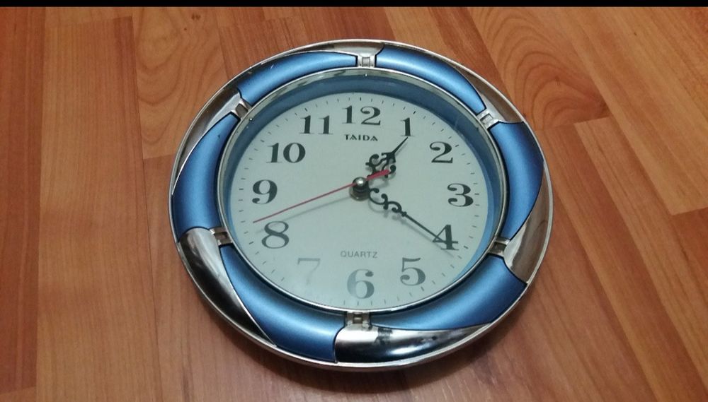 Ceas de perete analogic