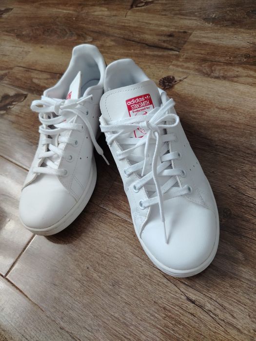 Adidasi adidas Stan Smith  originali marime 37.5 buni si la un 37