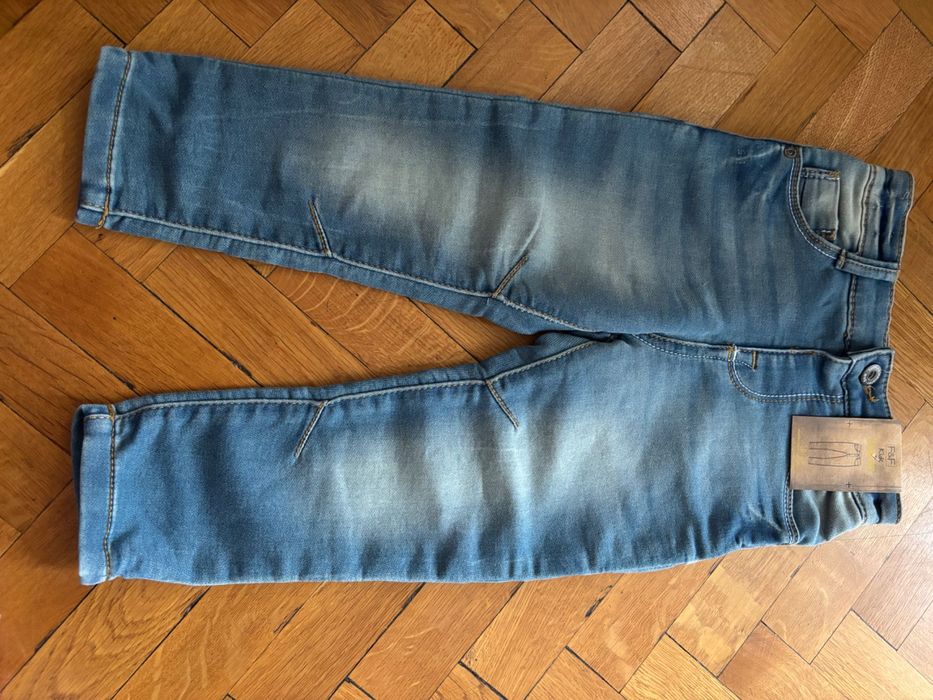 Детски дънки нови